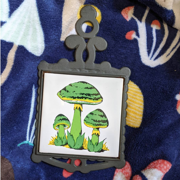 Vintage 70's Psychedelic Green Mushroom Ceramic Tile Trivet & Iron Wall Hanging - Picture 2 of 7